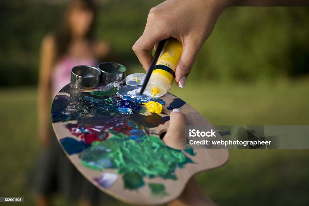 Peinture jaune mid - Photo de Adulte libre de droits