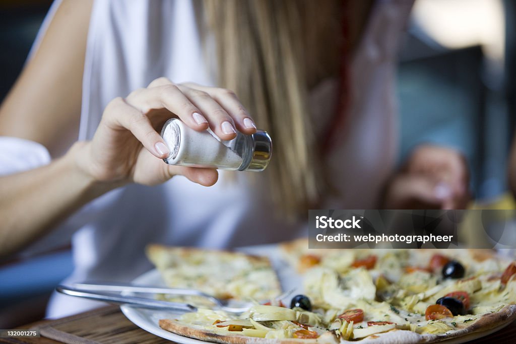 Solenie pizza - Zbiór zdjęć royalty-free (Sól - przyprawa)