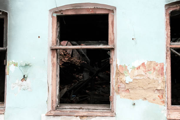 istock Wall with a window of an old destroyed house 1320025190