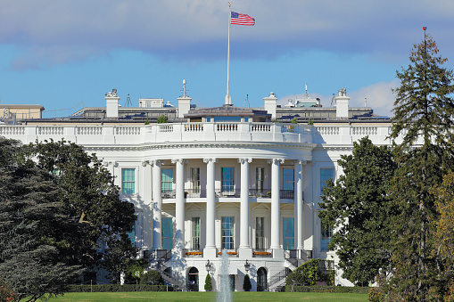 The southern facade of the white house with it’s semi-circular portico (Washington DC).