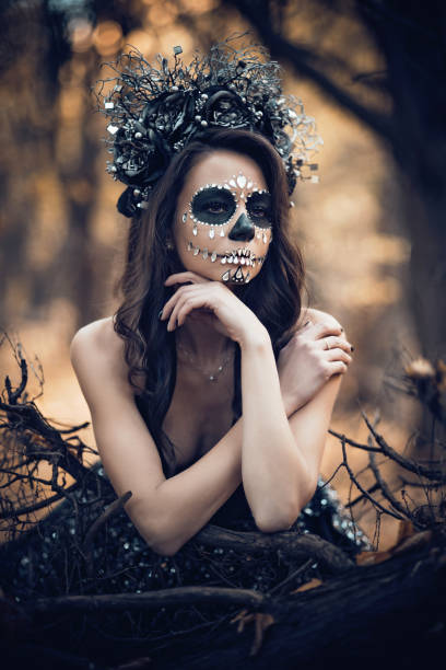 Retrato De Primer Plano De Calavera Catrina Con Vestido Negro Maquillaje De Cráneo De Azúcar Día De Los Muertos Día De Los Muertos Víspera De Todos Los Santos Foto de stock y Retrato De Primer Plano De Calavera Catrina Con Vestido Negro Maquillaje De Cráneo De Azúcar Día De Los Muertos Día De Los Muertos Víspera De Todos Los Santos Foto de stock y