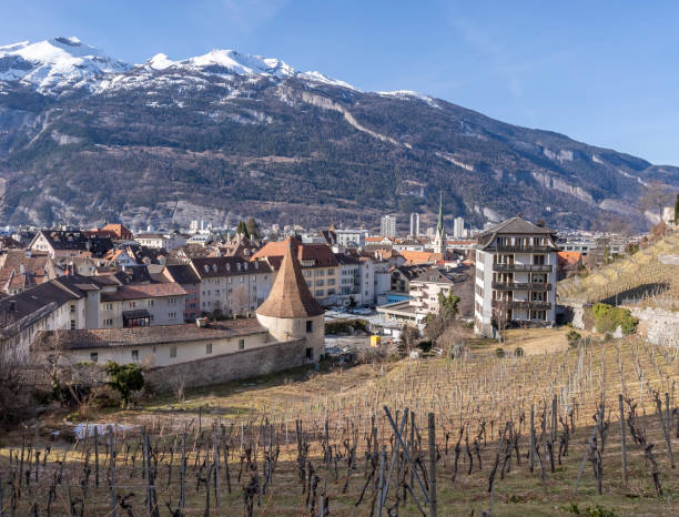 stadtbild der mittelalterlichen schweizer stadt chur - engadine built structure house mountain stock-fotos und bilder