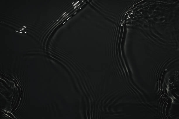 texture claire noire transparente de surface d’eau calme - wet surface photos et images de collection