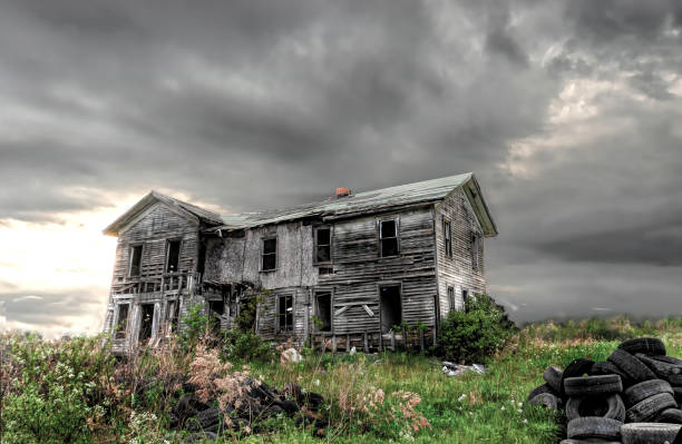 istock Old Abandoned House at Dusk 1320070241