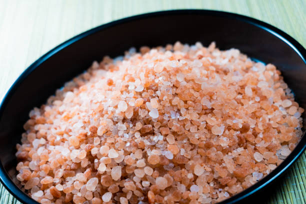 istock Himalayan salt in the black tray 1320079582