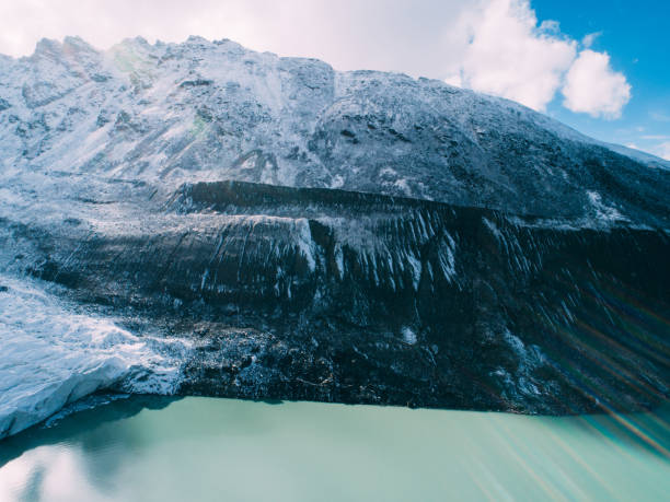 中国チベットの氷河雪山の空中写真 - glacier himalayas frozen lake ストックフォトと画像