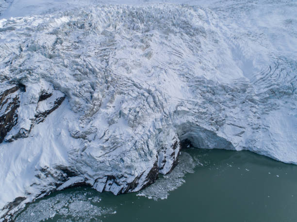 vista aérea de la laguna glaciar en el tíbet, china - glacier himalayas frozen lake fotografías e imágenes de stock