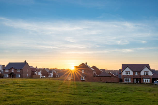 sunset in a typical english town with houses in new estate development - architecture and buildings in the uk - housing development birmingham uk row house imagens e fotografias de stock
