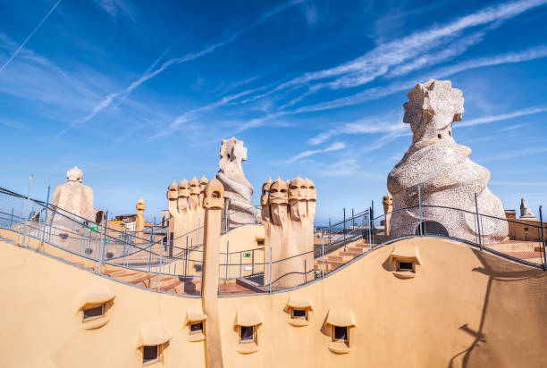 카사 밀라 의 지붕 - barcelona la pedrera spain catalonia 뉴스 사진 이미지