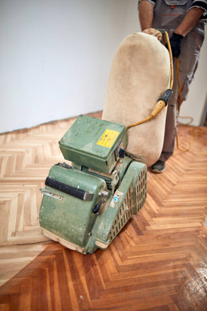 istock Repairman restoring parquet with a sanding machine. 1320157106