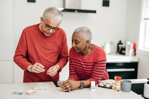 istock Couple scheduling pills for the week 1320189332