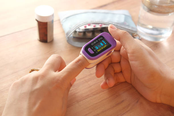 young women hand using pulse oximeter young women hand using pulse oximeter. pulse oxymeter stock pictures, royalty-free photos & images