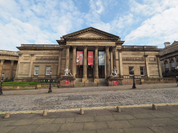 walker art gallery in liverpool - museum of liverpool stock-fotos und bilder