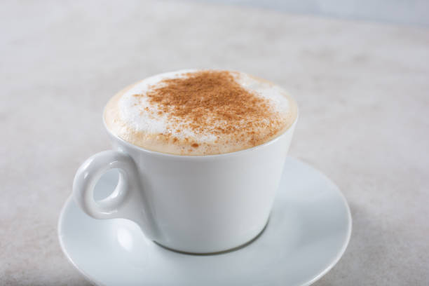 taza de café capuchino - ground cinnamon fotografías e imágenes de stock