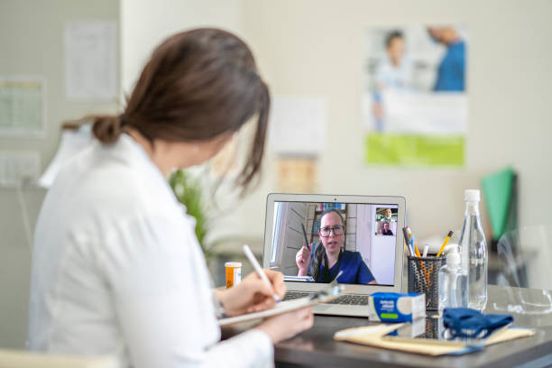 istock Virtual medical meeting 1320226586
