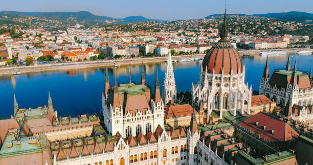 ハンガリーのハンガリー国会議事堂とブダペストの空中写真 - ブダペスト ストックフォトと画像