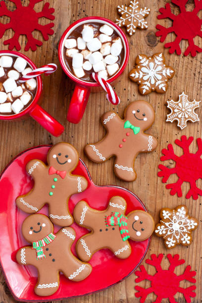 istock Red mugs with hot chocolate, marshmallows and gingerbread cookies 1320279203
