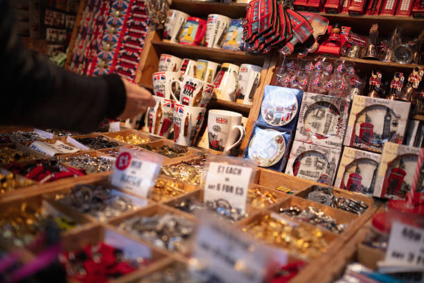Choosing souvenirs representing London on market stall Souvenirs on market stall, various objects representing London and British culture London Memorabilia stock pictures, royalty-free photos & images