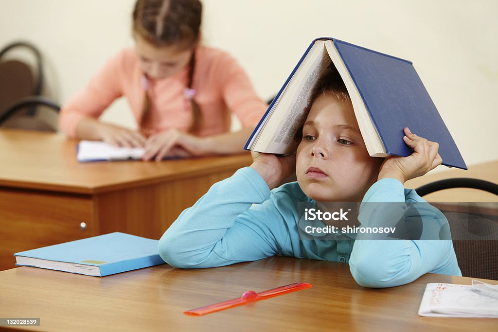 Niño con libro - Foto de stock de Aburrimiento libre de derechos