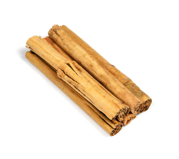 istock quills of alba premiumin ceylon cinnamon on white 1320294059