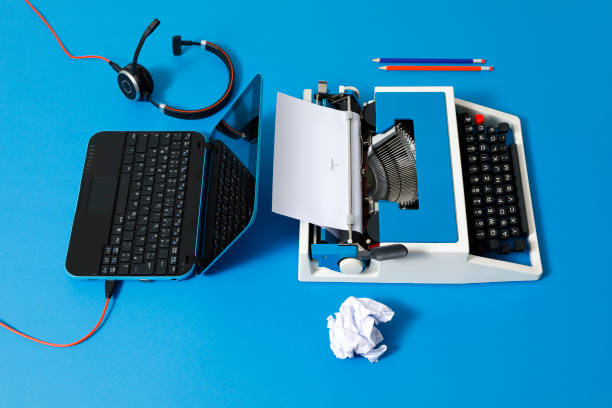 istock Digital und analog – Laptop and 80s Typewriter 1320295830