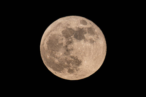 istock maxi full moon of 26 May 2021 just risen 1320300212