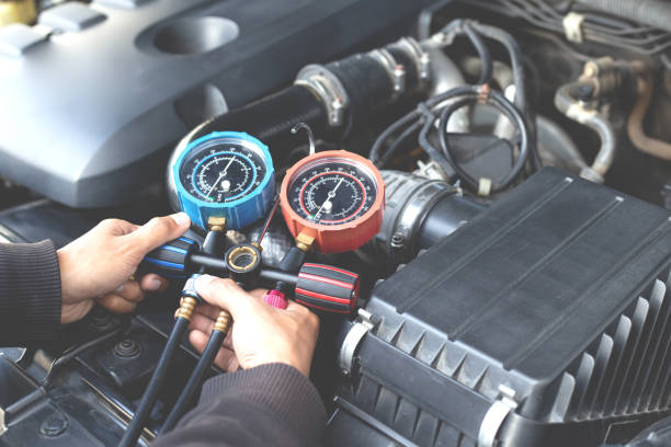 istock Car air conditioner check service, leak detection, fill refrigerant.Device and meter liquid cooling in the car by specialist technicians. 1320300812