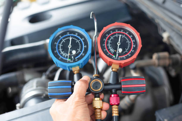 istock Car air conditioner check service, leak detection, fill refrigerant.Device and meter liquid cooling in the car by specialist technicians. 1320300827