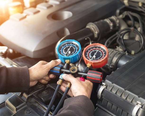 istock Car air conditioner check service, leak detection, fill refrigerant.Device and meter liquid cooling in the car by specialist technicians. 1320300846