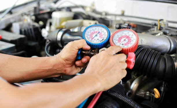 istock Car air conditioner check service, leak detection, fill refrigerant.Device and meter liquid cooling in the car by specialist technicians. 1320301005