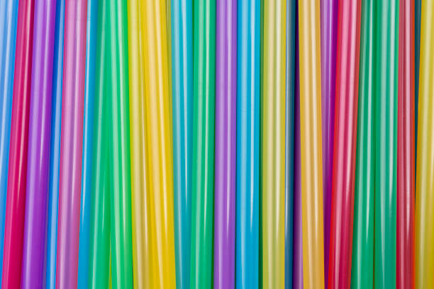 top view of mixed colored plastic straws - drinking straw plastic design in a row imagens e fotografias de stock