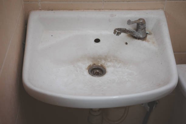 istock Close up dirty basin in the bathroom 1320328499