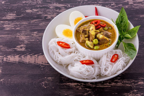 istock Rice noodles with green curry pork 1320331135