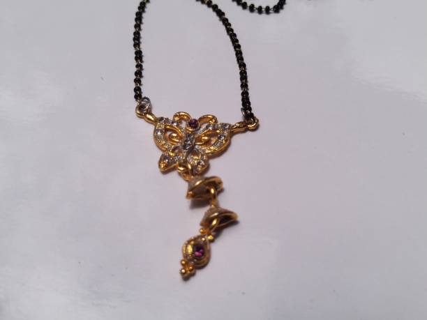 istock Gold jewellery 1320344119
