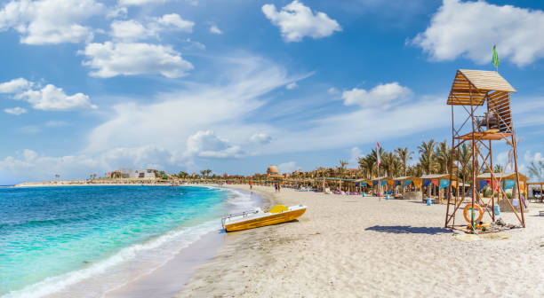 landscape with beach in abu dabbab - hurghada imagens e fotografias de stock