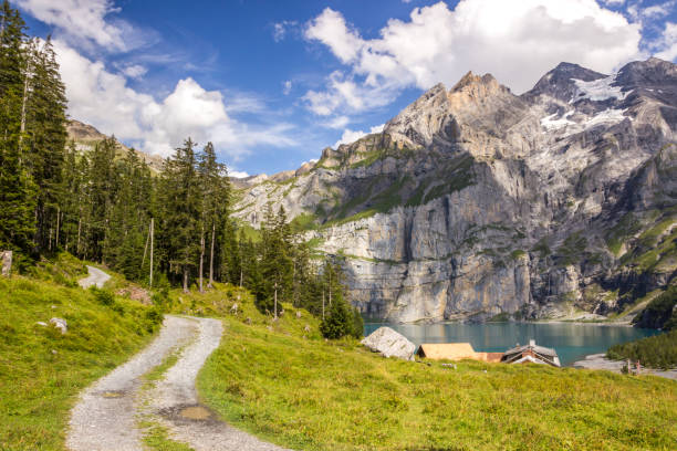 スイスアルプスの登山道 - european alps mountain beauty in nature oeschinen lake ストックフォトと画像