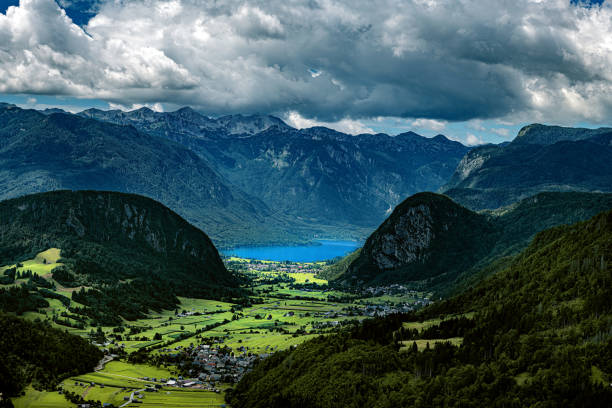 panoramic view of lake bohinj ,gorenjska, slovenia, europe - lake bohinj imagens e fotografias de stock