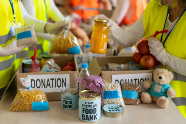 istock Food bank volunteering in process 1320382437
