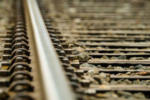 primer plano del ferrocarril - old plank outdoors selective focus fotografías e imágenes de stock