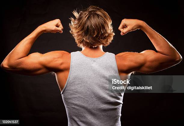 Foto de Jovem Com Musculoso e mais fotos de stock de Costas - Costas, Flexionar Músculos, Homens