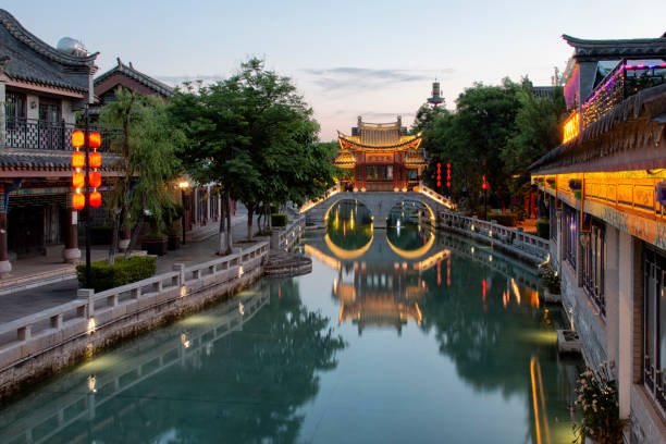 Night view of Yi Ren Ancient Town in Chuqionx near Kunming, in Yunnan - China Night view of Yi Ren Ancient Town in Chuqionx near Kunming, in Yunnan - China yunnan province stock pictures, royalty-free photos & images