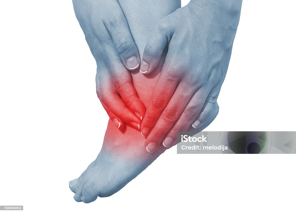 急性痛の女性の足首 - さしこみ痛のロイヤリティフリーストックフォト