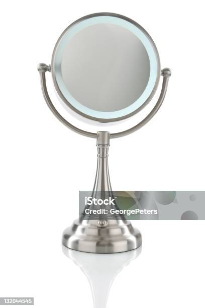 Photo libre de droit de Miroir Isolé Sur Blanc Avec Un Tracé De Détourage banque d'images et plus d'images libres de droit de Acier inoxydable - Acier inoxydable, Beauté, Fond blanc