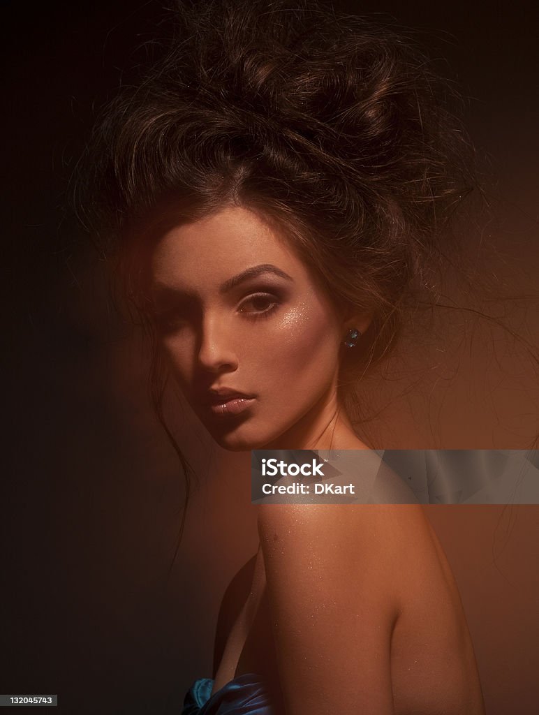 Luxo jovem brunet Menina em exclusivo de joias - Royalty-free Safira Foto de stock