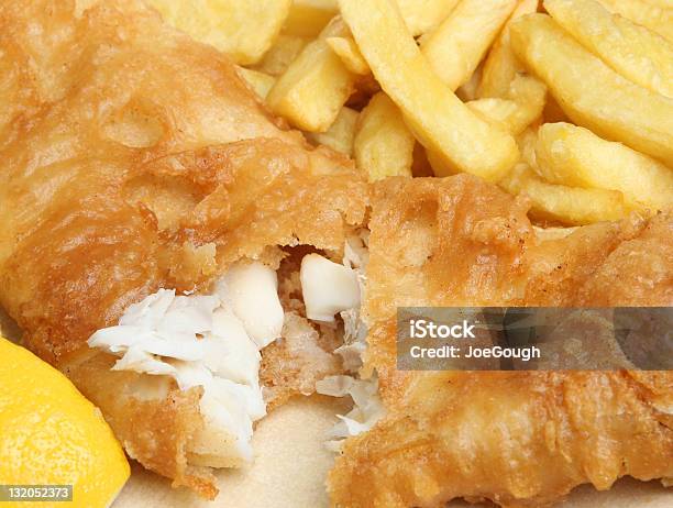 Nahaufnahme Von Gebratener Fisch Pommes Frites Stockfoto und mehr Bilder von Fish &amp; Chips - Fish & Chips, Fettgebraten, Fisch