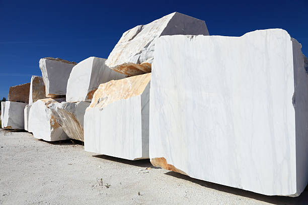 carrara marble - quarry imagens e fotografias de stock