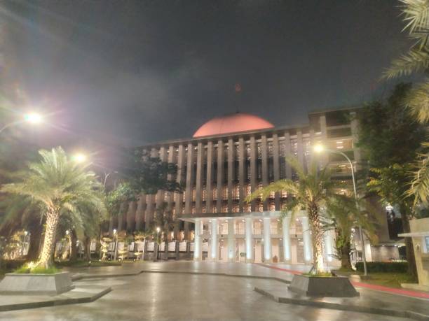 istock Istiqlal mosque in Jakarta, Indonesia 1320568299