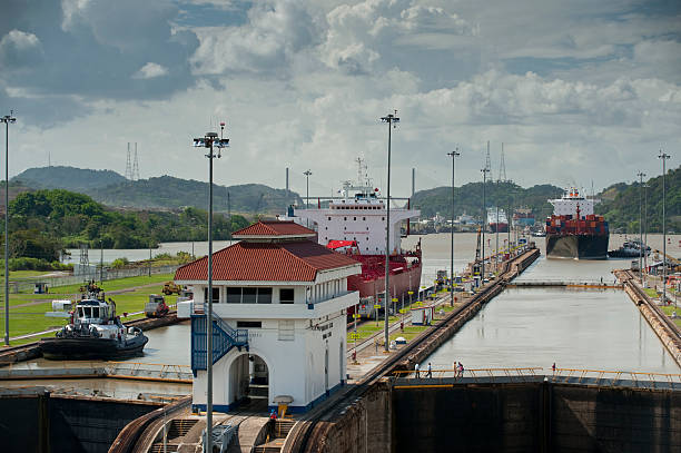 canal de panamá - panama canal panama canal lock panama city fotografías e imágenes de stock