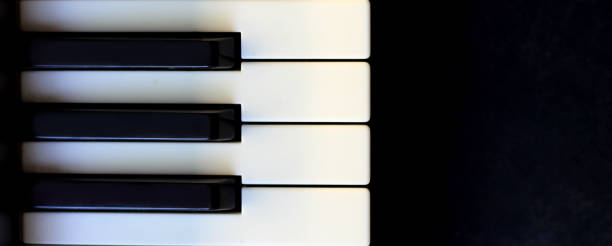 클래식 피아노 키 프레스의 최고 보기 - piano piano key orchestra close up 뉴스 사진 이미지