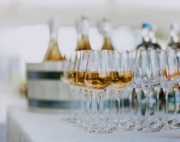 champagne flutes - wedding champagne table wedding reception imagens e fotografias de stock